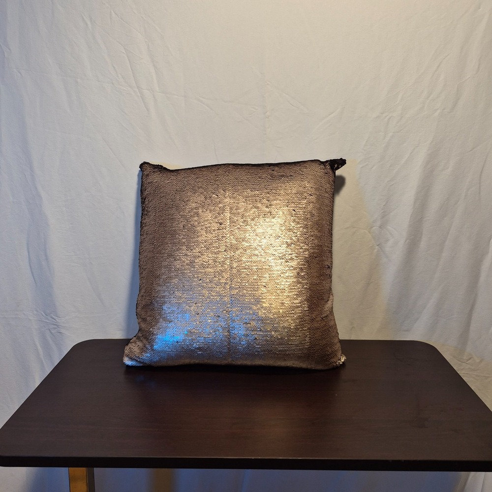 NWOT Aviva Stanoff Decorative Throw Pillow Sequin 18 x 18 Hollywood Regency